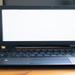 Jak podłaczyć dwa monitory do laptopa?