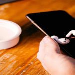 Jak podłączyć słuchawki bezprzewodowe do telefonu?