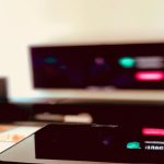 Jak udostępnić ekran z iphone na tv?